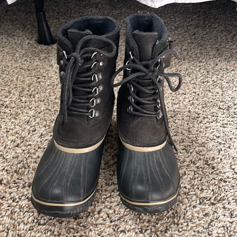 Women’s sorel boots, size 6, black